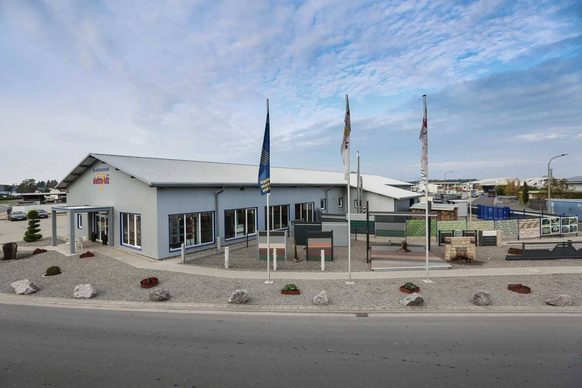 Außenansicht Ausstellung Elektro Lutz